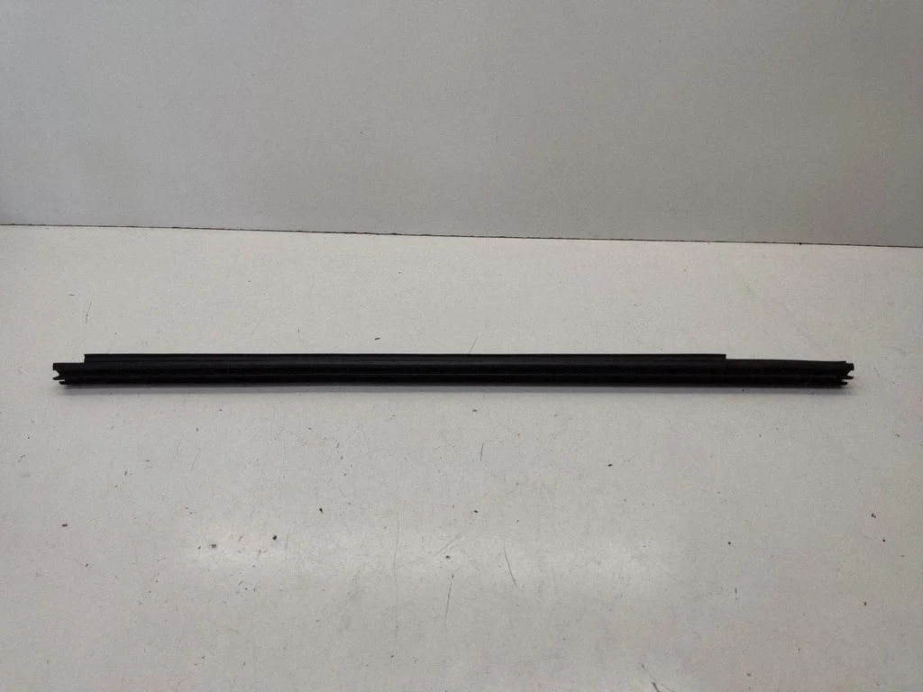 Rubber seal sliding door window/glass – Chrysler Grand Voyager V (2007-2015)