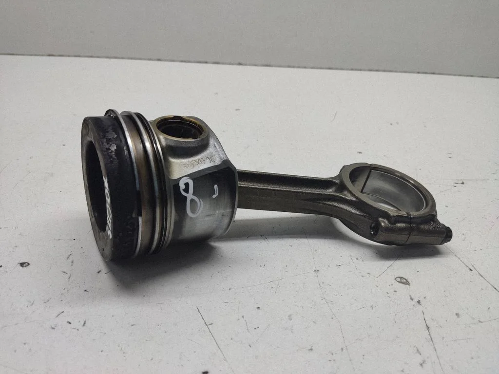 Piston with connecting rod 81L155