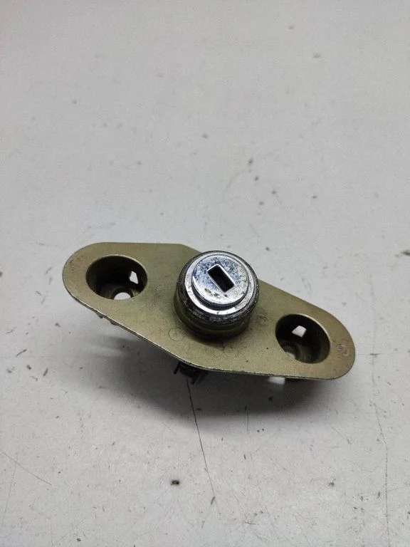 Tailgate exterior lock – Volvo S60 (2005-2010)