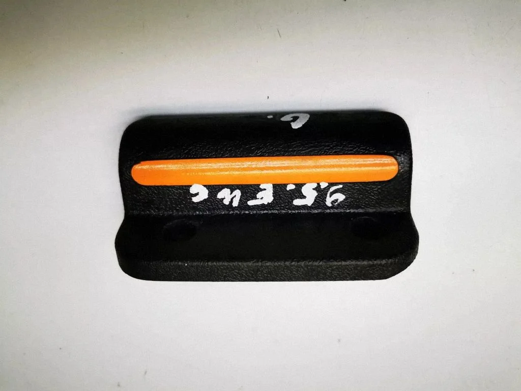 Uchwyt do zamykania klapy tylnej – Saab 9-5 (1998-2005)
