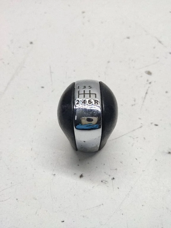 Gear lever shifter trim leather/knob – front