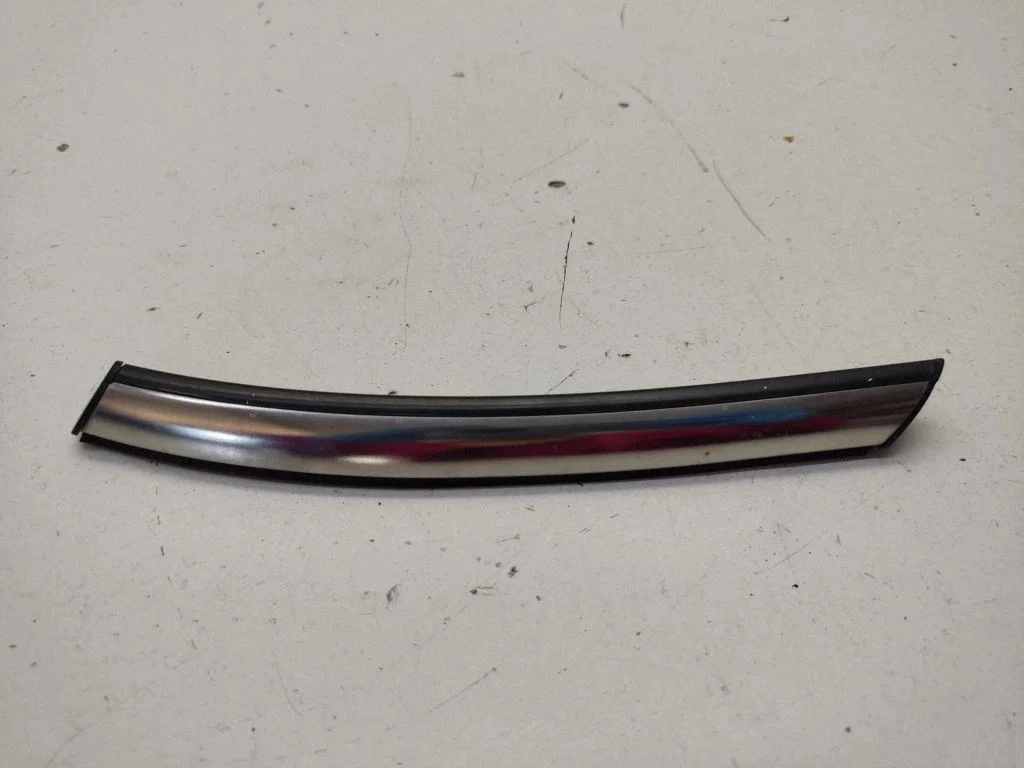 Fender trim (molding) – front left
