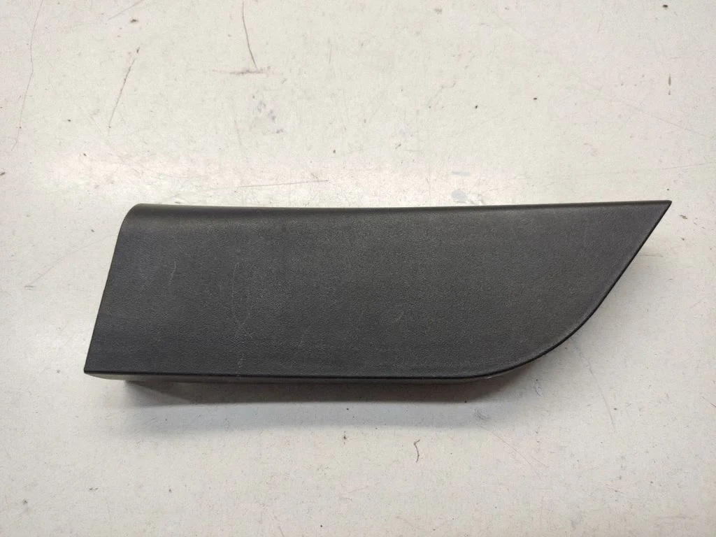 Poritiiva iluliist (molding) – eesmine vasak