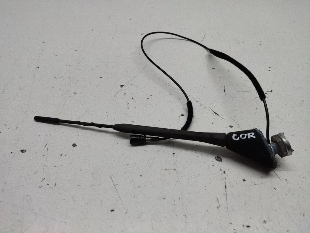 Aerial GPS antenna – rear