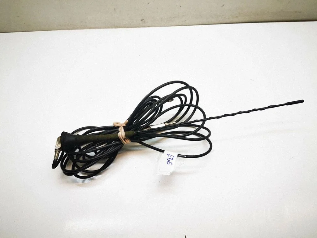 Aerial GPS antenna – rear