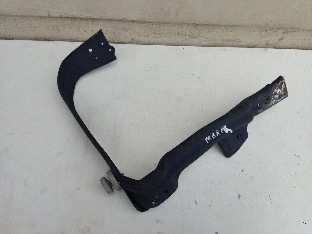 Side radiator support slam panel – Mercedes-Benz R-Class W251 (2005-2013)