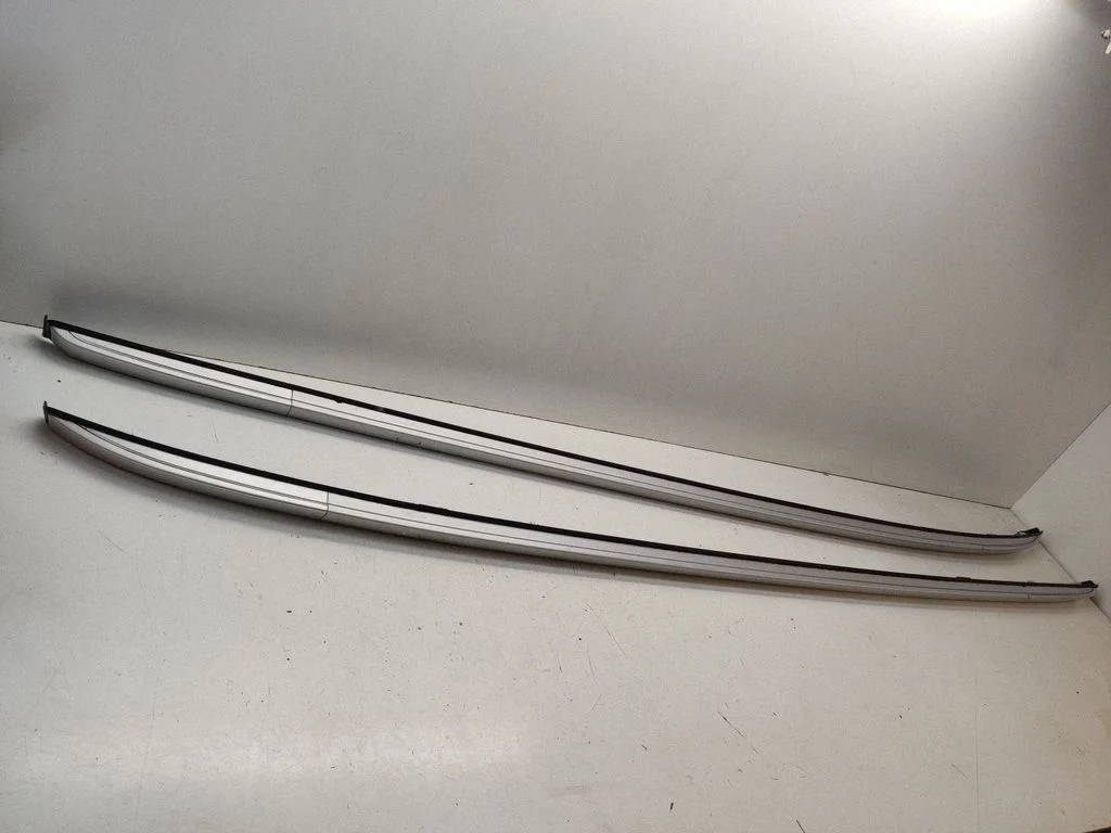 Roof bar rail – centre