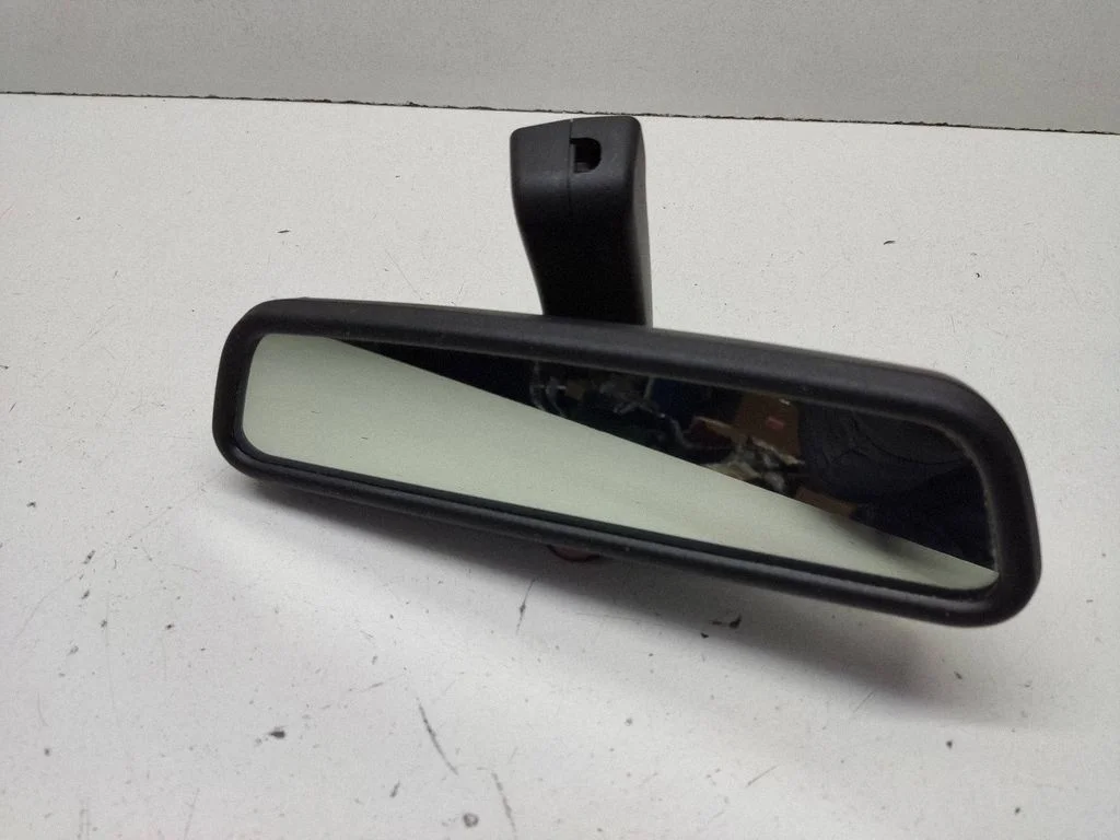 Rear view mirror (interior) E11015313