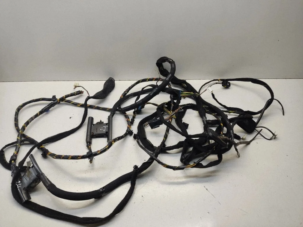 Tailgate/trunk wiring harness 8200473753
