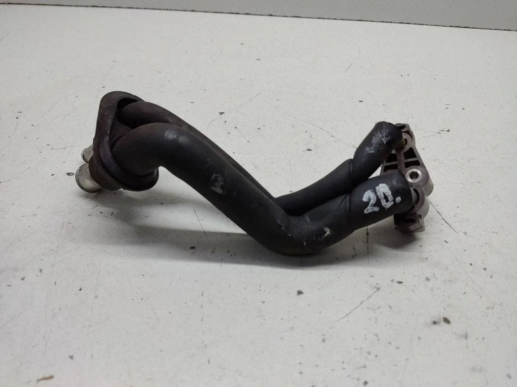 Heater radiator pipe/hose – front