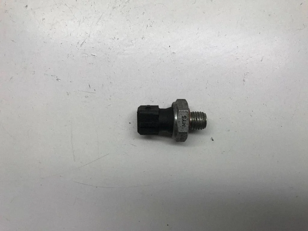 Oil pressure sensor – BMW 3 Series E30 (1983-1994)