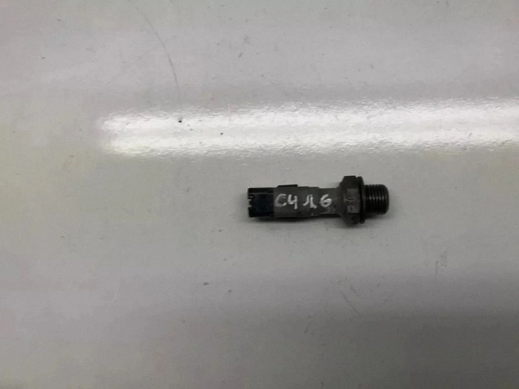 Oil pressure sensor – Citroen C4 I (2004-2010)