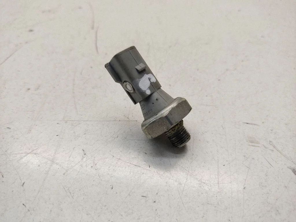 Oil pressure sensor – Mitsubishi Outlander (2013-2021)