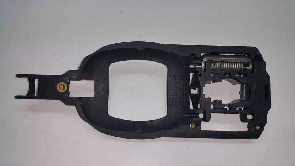 Front door exterior handle/bracket 8Z0837885B
