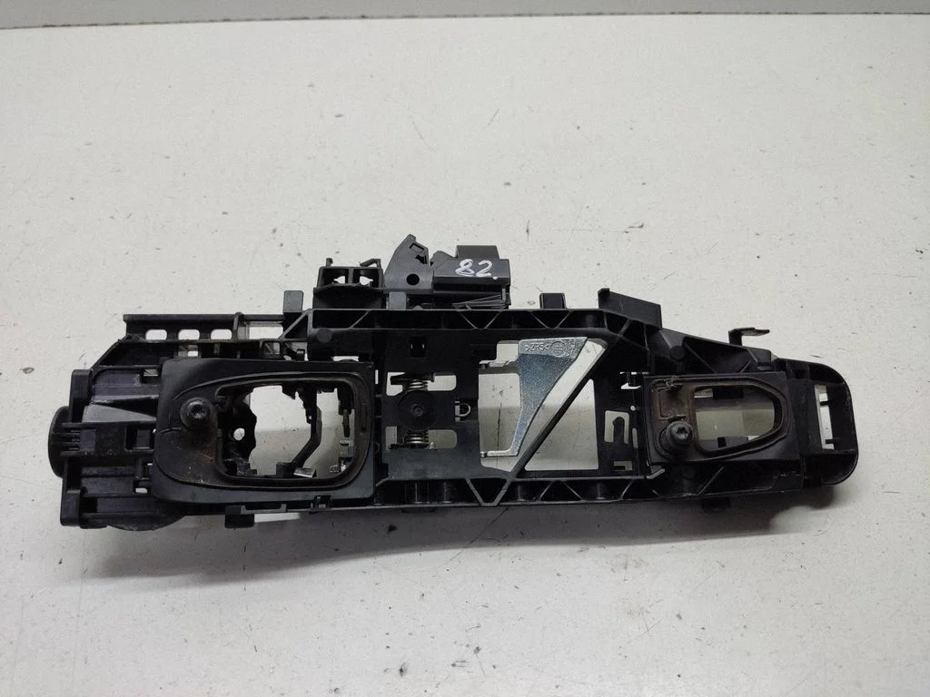 Rear door exterior handle/bracket – Mercedes-Benz E-Class W213 (2016-)