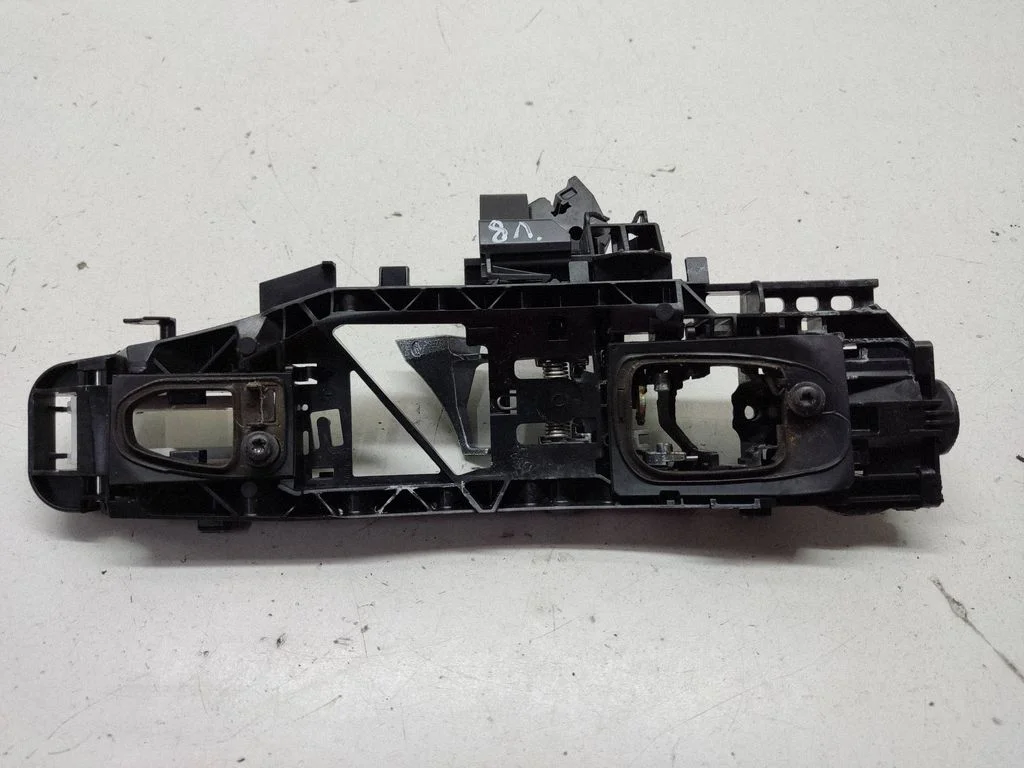 Rear door exterior handle/bracket – Mercedes-Benz E-Class W213 (2016-)
