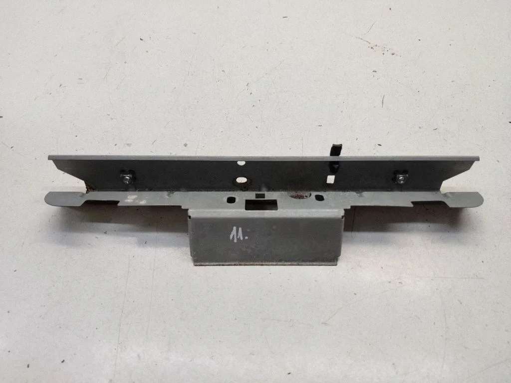 Loading door exterior handle/bracket 8T0827569