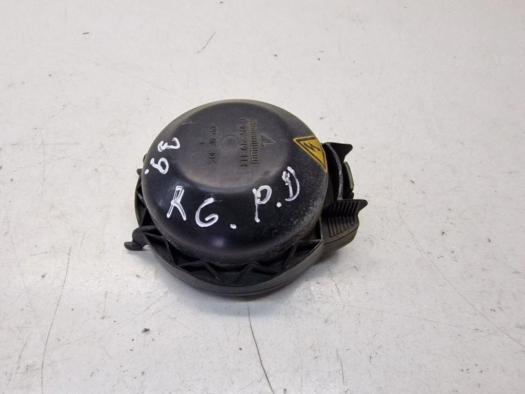 Headlight/headlamp dust cover – Land Rover Range Rover L322 (2002-2012)