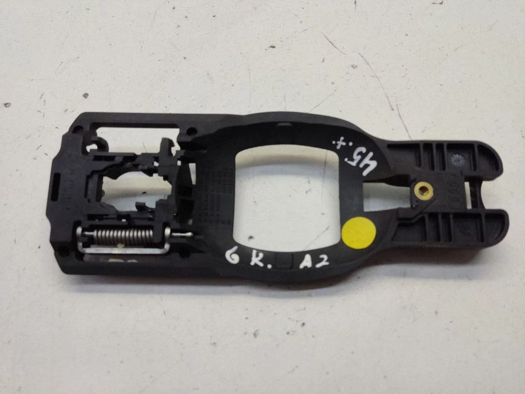 Rear door exterior handle/bracket