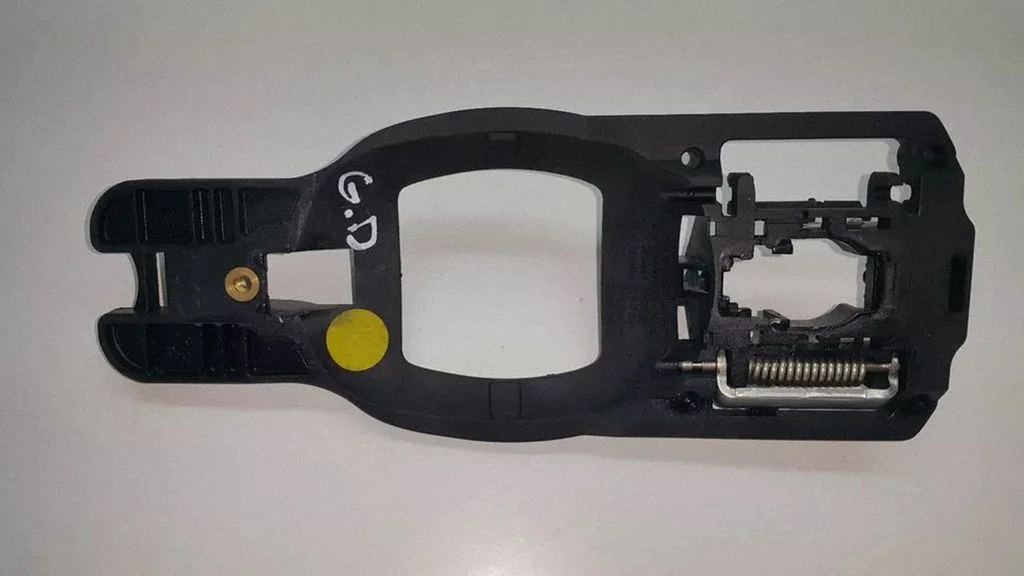 Rear door exterior handle/bracket