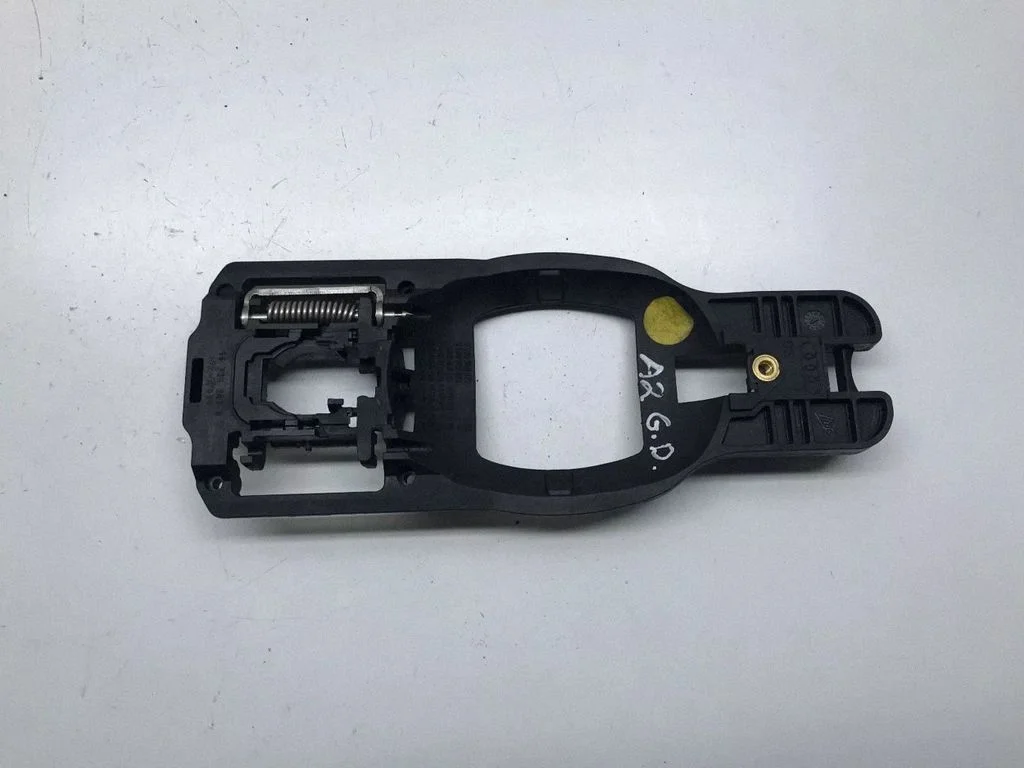 Rear door exterior handle/bracket