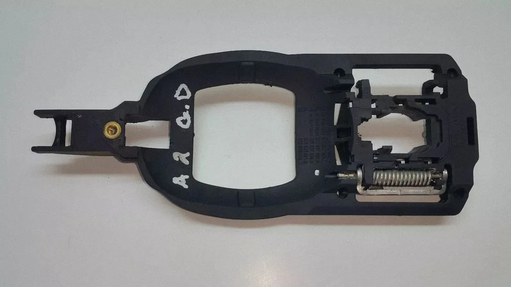 Rear door exterior handle/bracket