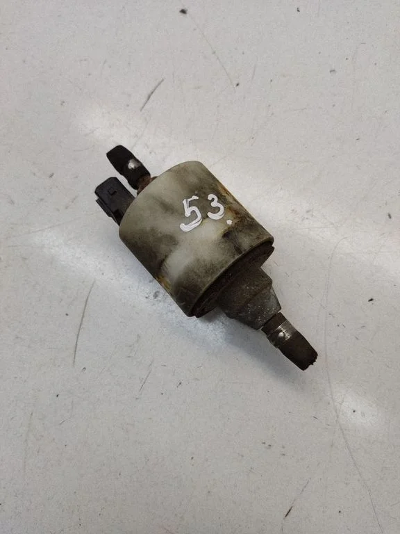Webasto auxiliary heater fuel pump – BMW 5 Series E39 (1996-2003)