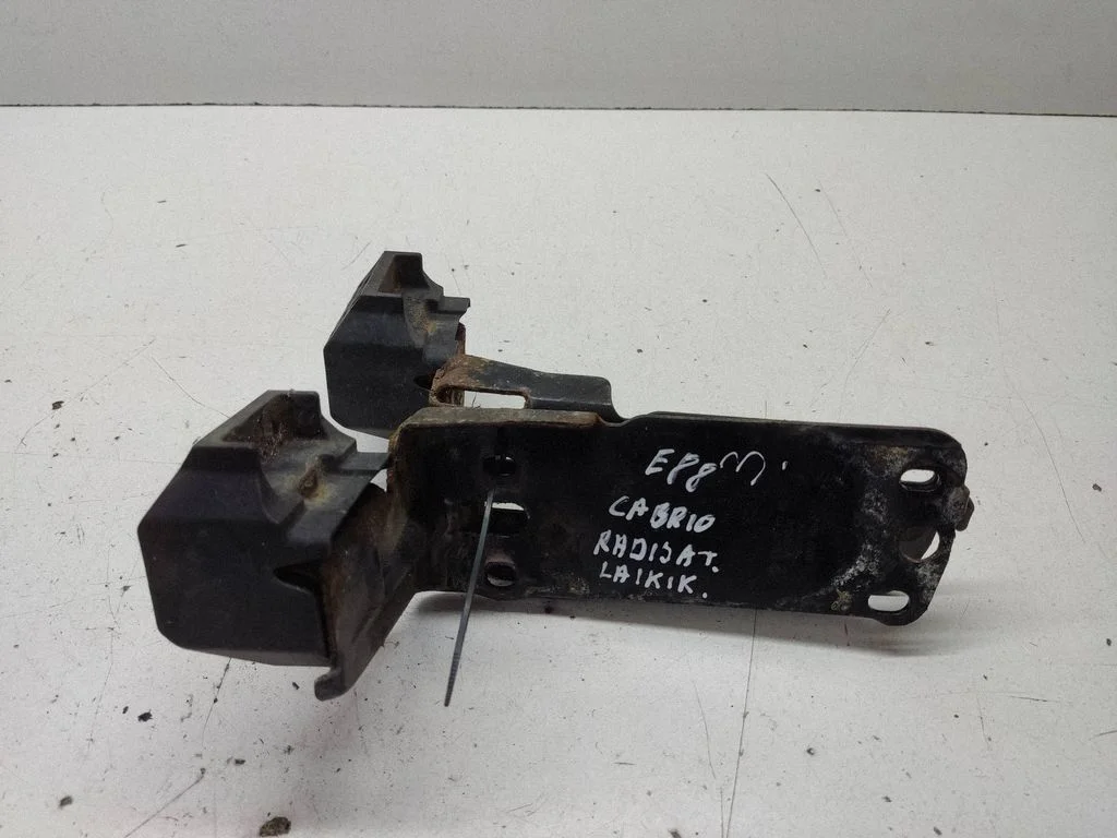 Radiaatori kinnitusklamber – BMW 1-seeria E82 E88 (2007-2014)
