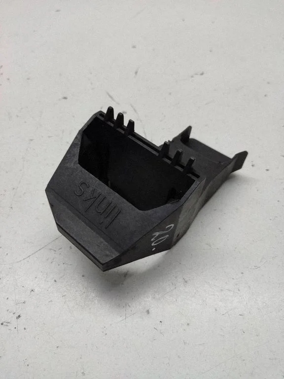 Radiator mount bracket 1703686