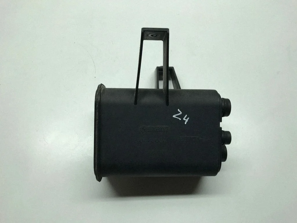 Active carbon filter fuel vapour canister 6758027