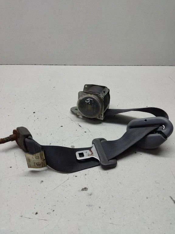 Third row seat belt – Toyota Previa (XR30, XR40) II (2000-2006)