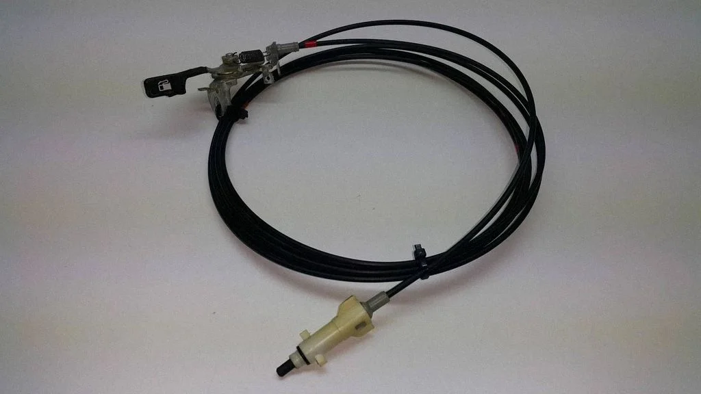 Fuel cap flap release cable – Toyota Corolla Verso E121 (2001-2004)