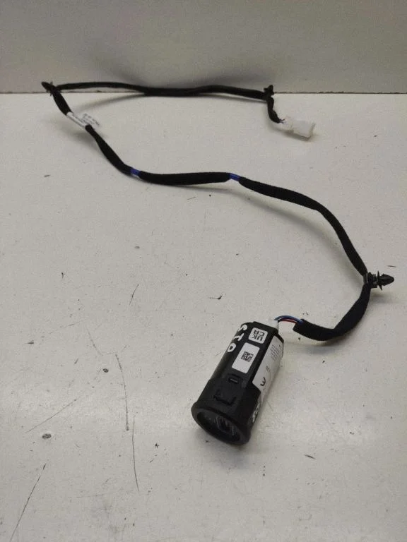 USB socket connector – KIA Stonic (2017-)