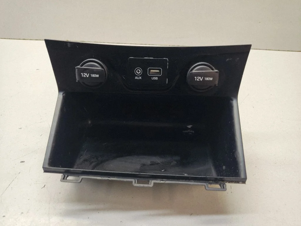 USB socket connector – Hyundai Tucson TL (2015-)