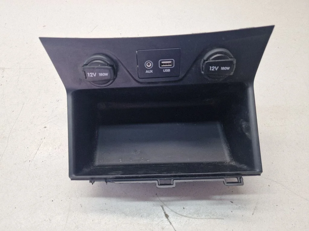 USB socket connector – Hyundai Tucson TL (2015-)