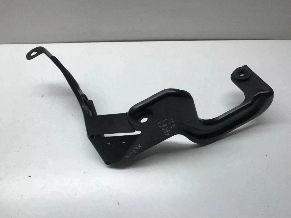 Intercooler pipe mounting bracket – Audi A6 Allroad C6 (2006-2011)