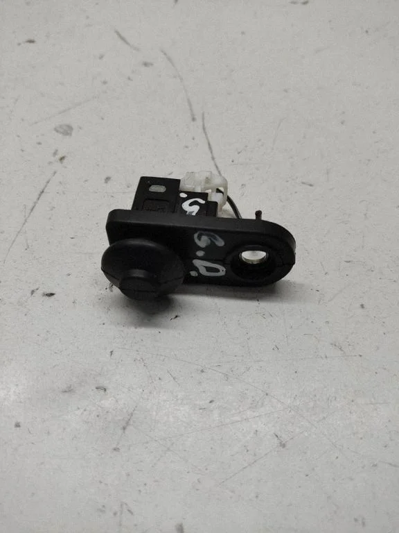 Rear door sensor – KIA Sportage (2005-2010)