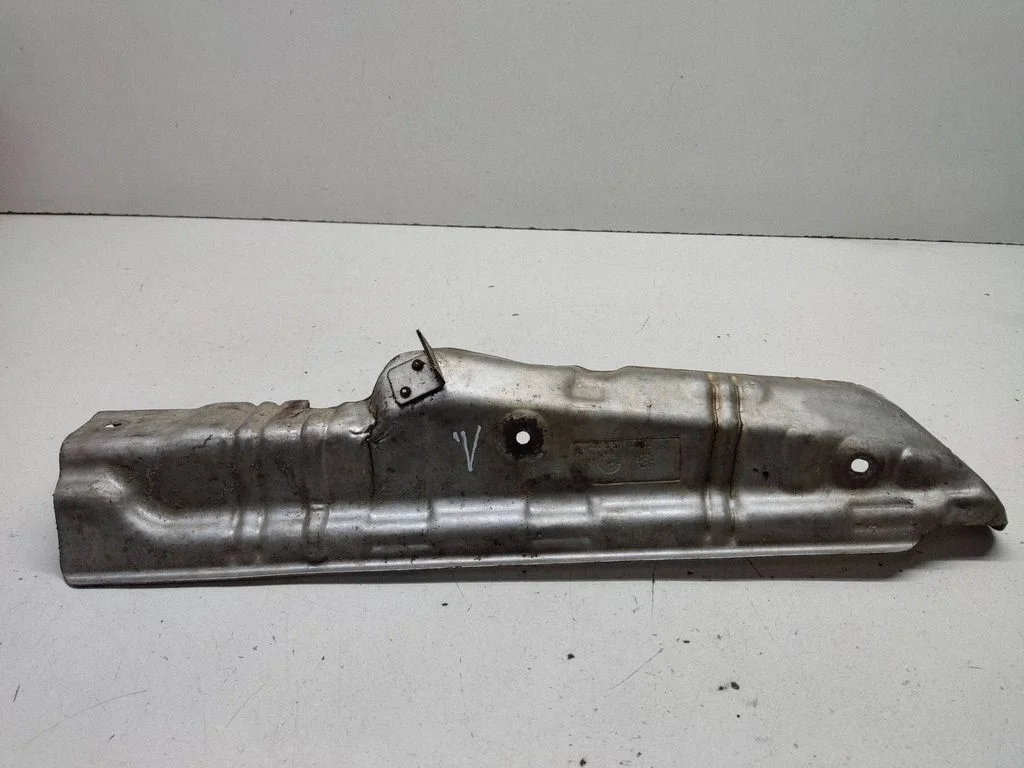 Heat shield in engine bay 8511809
