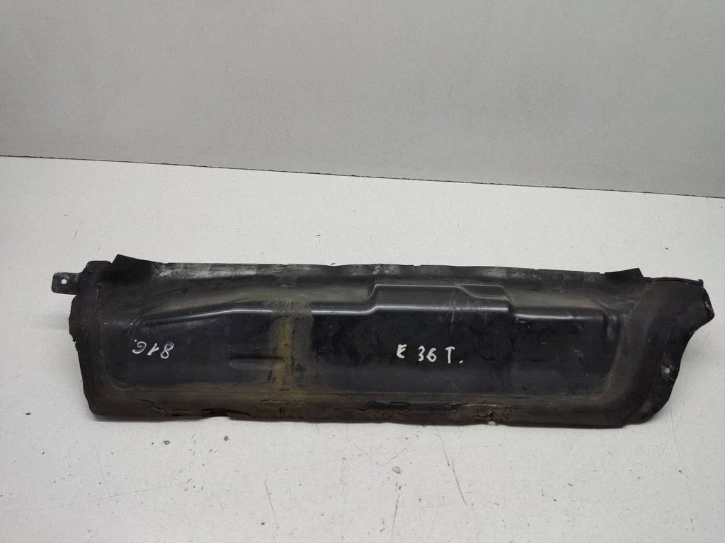 Heat shield in engine bay 8122360