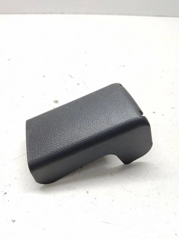 Rear seat rail trim cover – Nissan Murano Z50 (2002-2008)