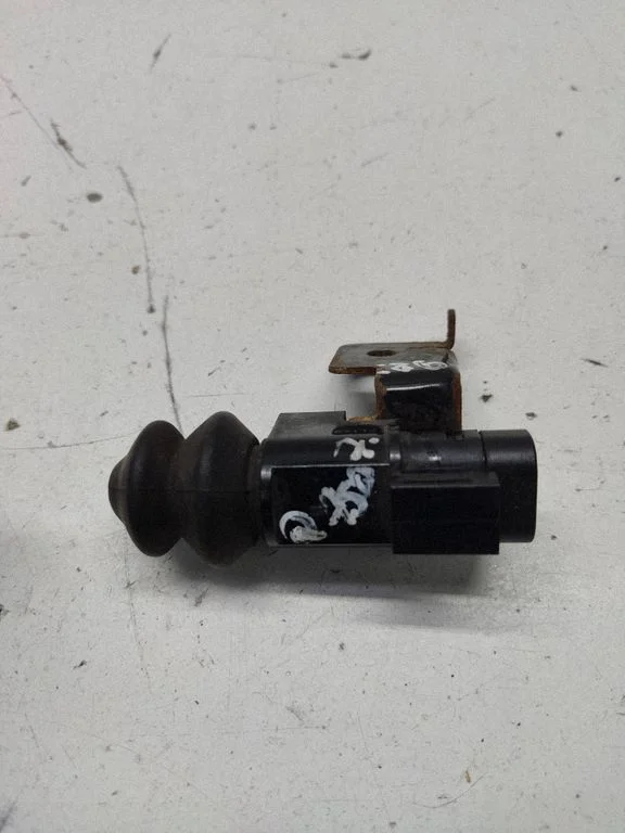 Bonnet alarm switch sensor – Nissan Qashqai+2 (2008-2010)