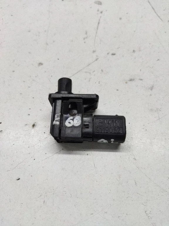 Bonnet alarm switch sensor – BMW 5 Series E60 E61 (2004-2010)