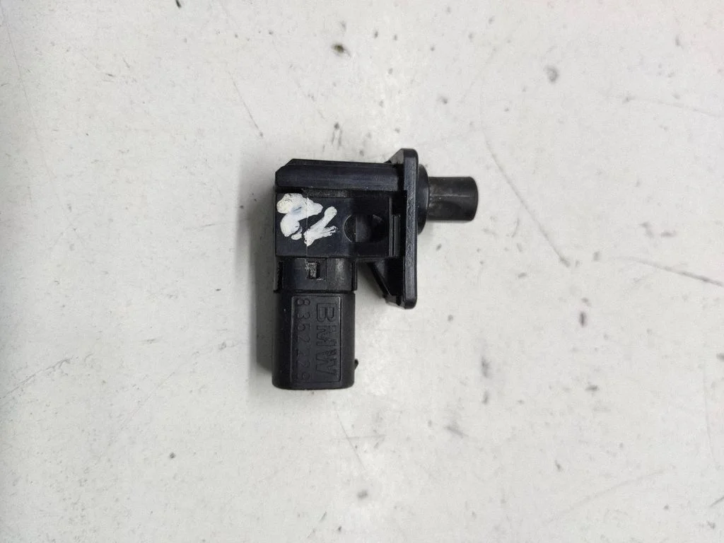 Bonnet alarm switch sensor