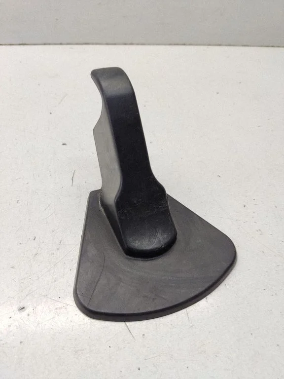 Rear seat rail trim cover – Audi A3 S3 8P (2003-2012)