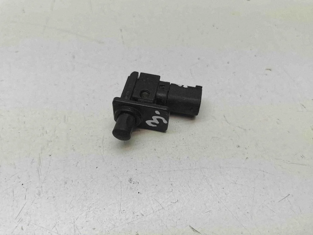 Bonnet alarm switch sensor – BMW 3 Series E90 E91 (2005-2012)