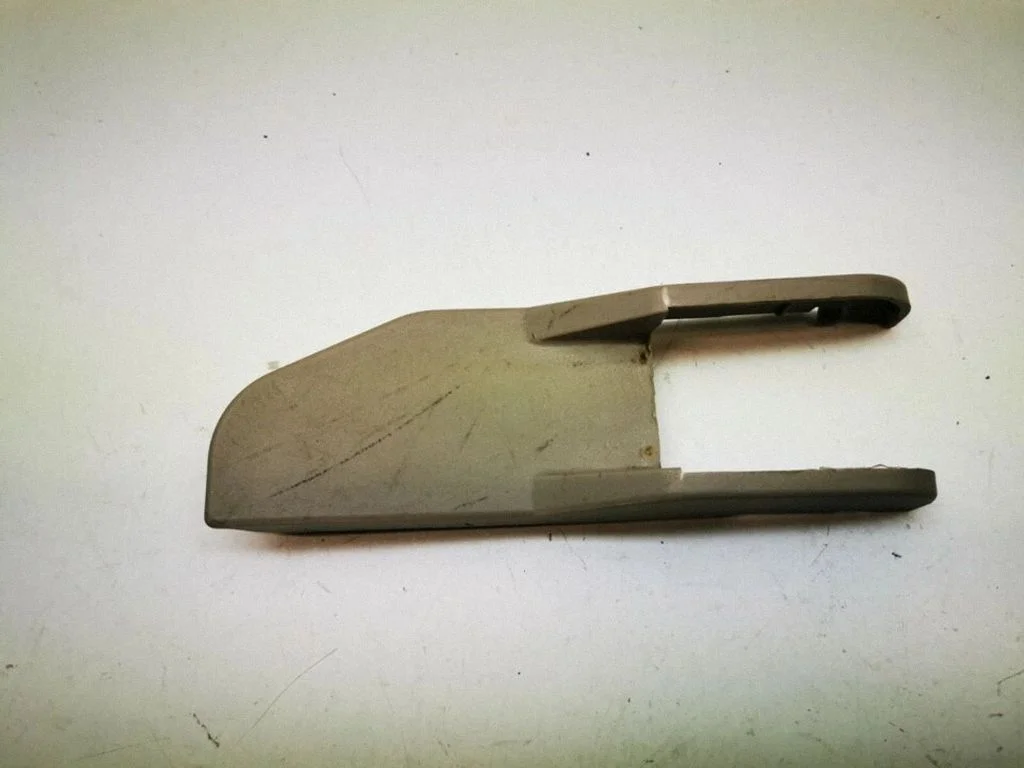 Rear seat rail trim cover – Mercedes-Benz R-Class W251 (2005-2013)