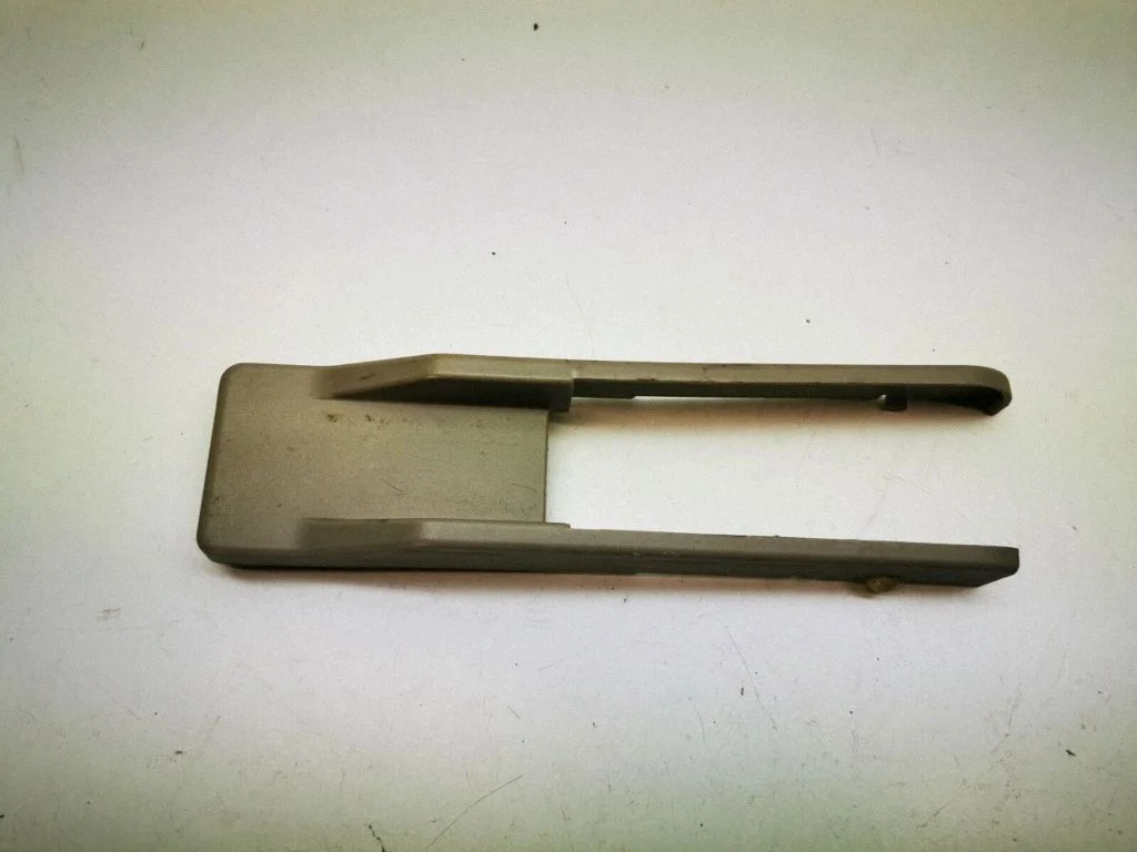 Rear seat rail trim cover – Mercedes-Benz R-Class W251 (2005-2013)