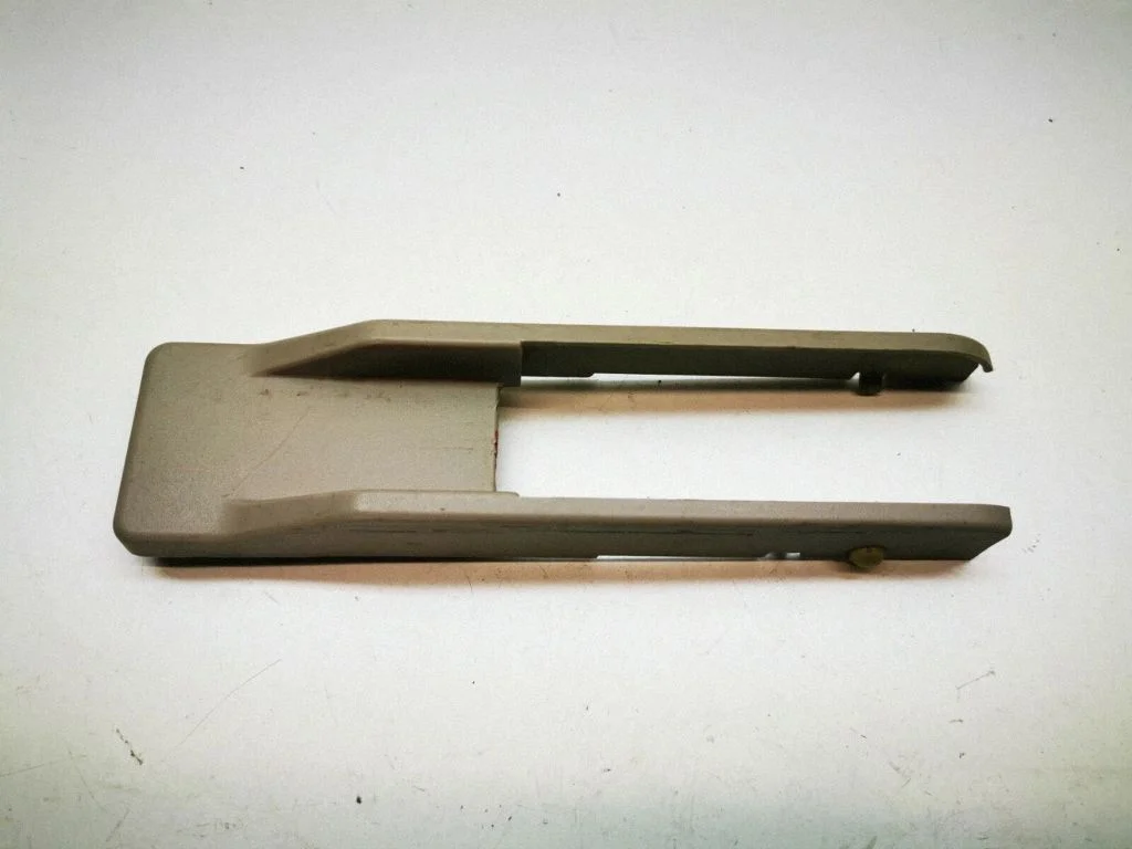 Rear seat rail trim cover – Mercedes-Benz R-Class W251 (2005-2013)