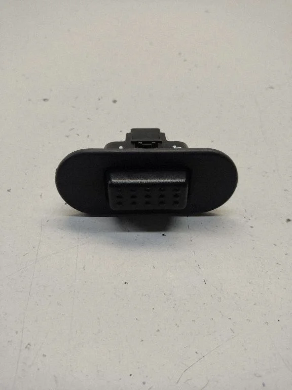 Tailgate glass/window release handle – Hyundai Santa Fe (2000-2006)