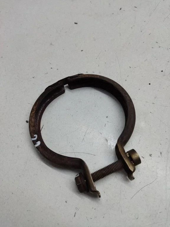 Muffler pipe connector clamp 7804161